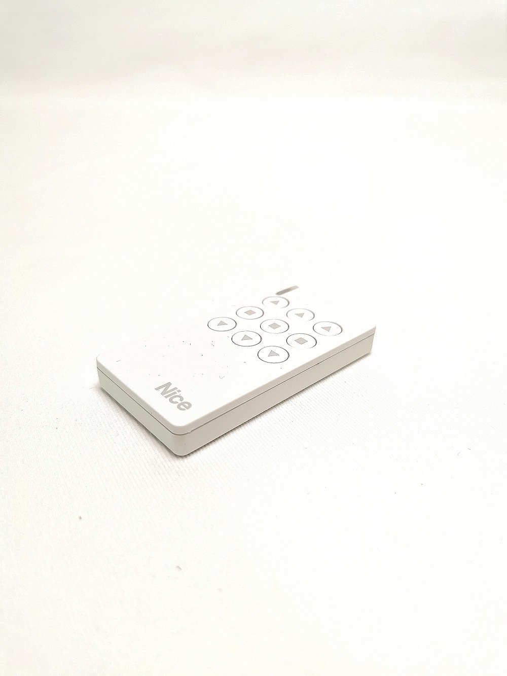 Emetteur radio miniaturisé Nice ERA Mini Way – MW3 - Spécial store et volet roulant. Fréquence 433Mhz rolling code avec auto-apprentissage.